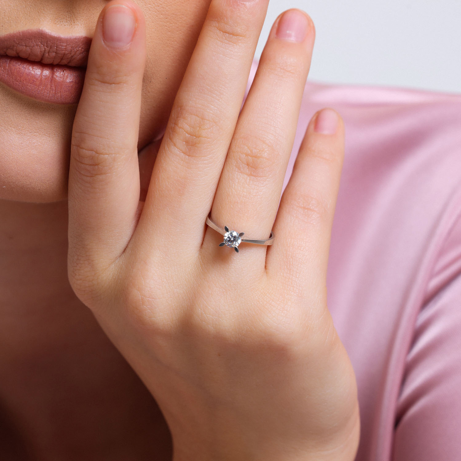 0.35 Karat E Renk Hrd Sertifikali Tektaş Yüzük