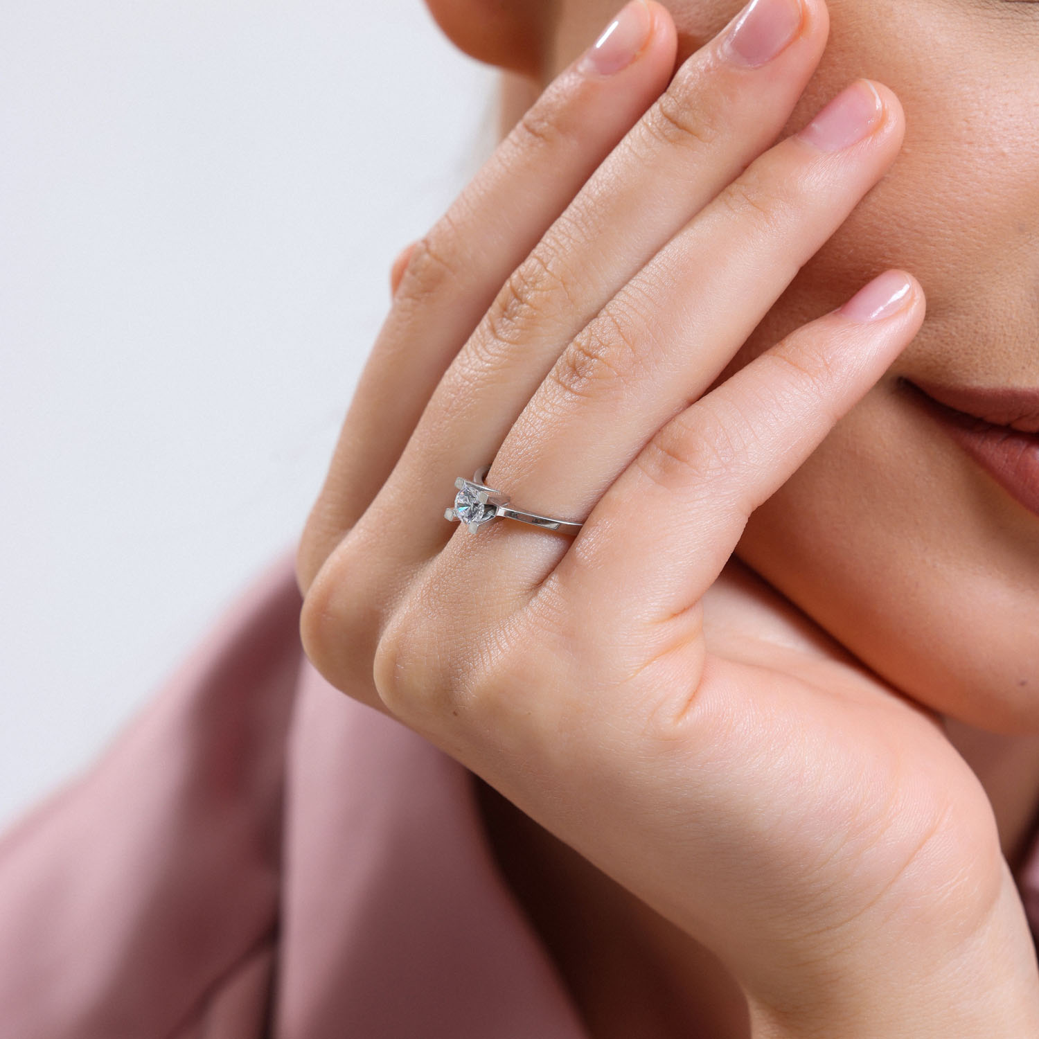 0.35 Karat E Renk Hrd Sertifikali Tektaş Yüzük