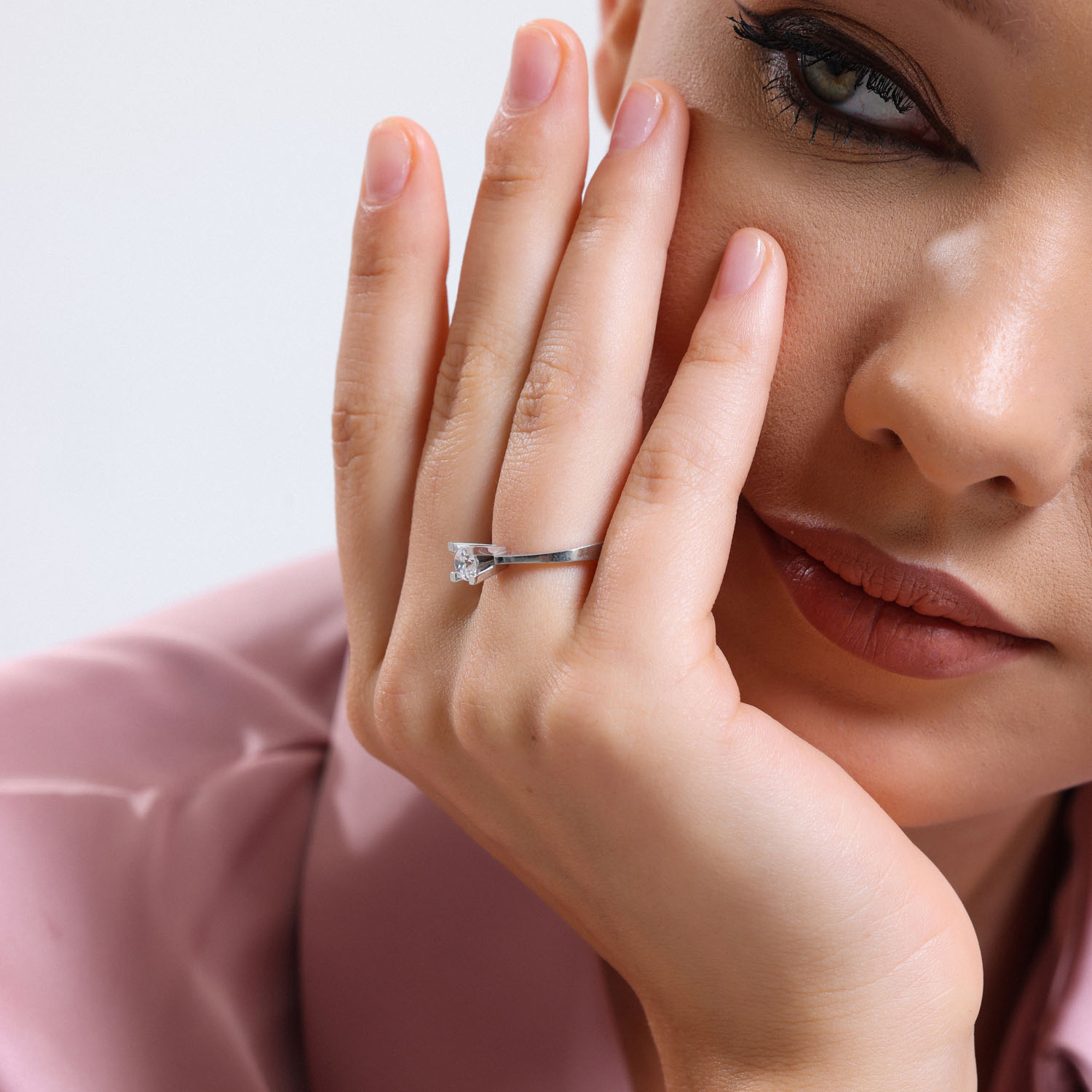 0.40 Karat D Renk Hrd Sertifikali Tektaş Yüzük