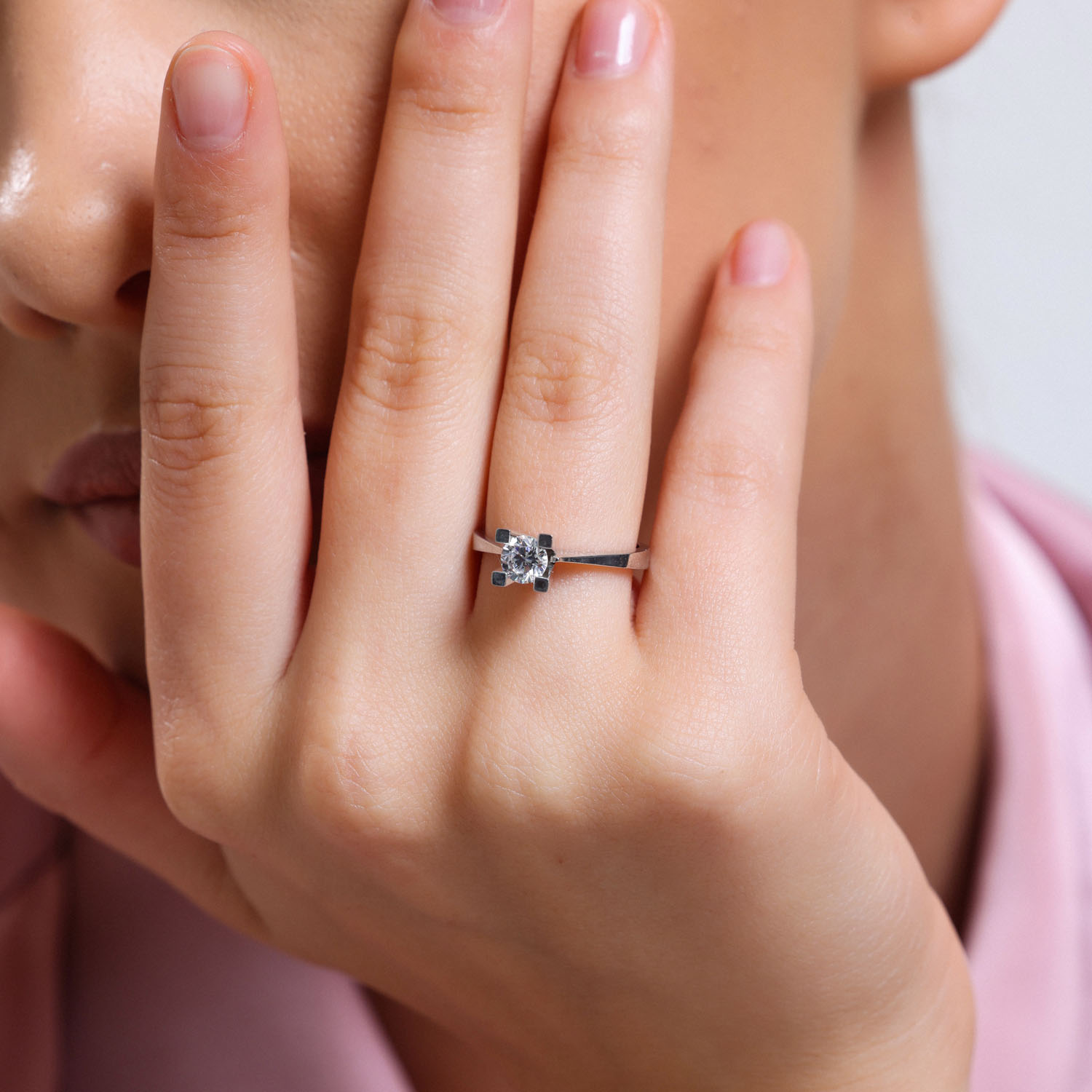 0.50 Karat G Renk Hrd Sertifikali Tektaş Yüzük