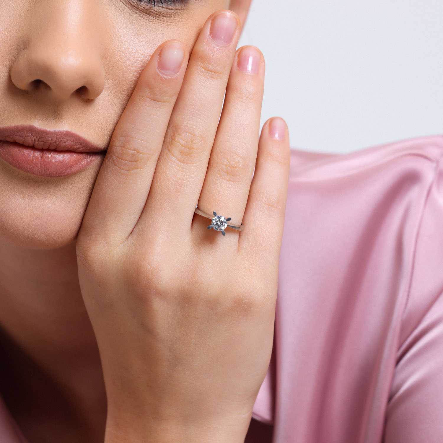 0.60 Karat E Renk Hrd Sertifikali Tektaş Yüzük